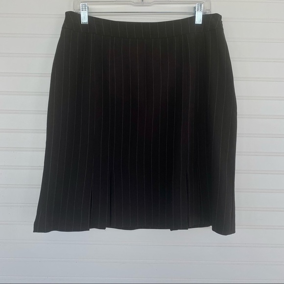 Pinstripe pleated skirt Size 10 NEW - Picture 6 of 10